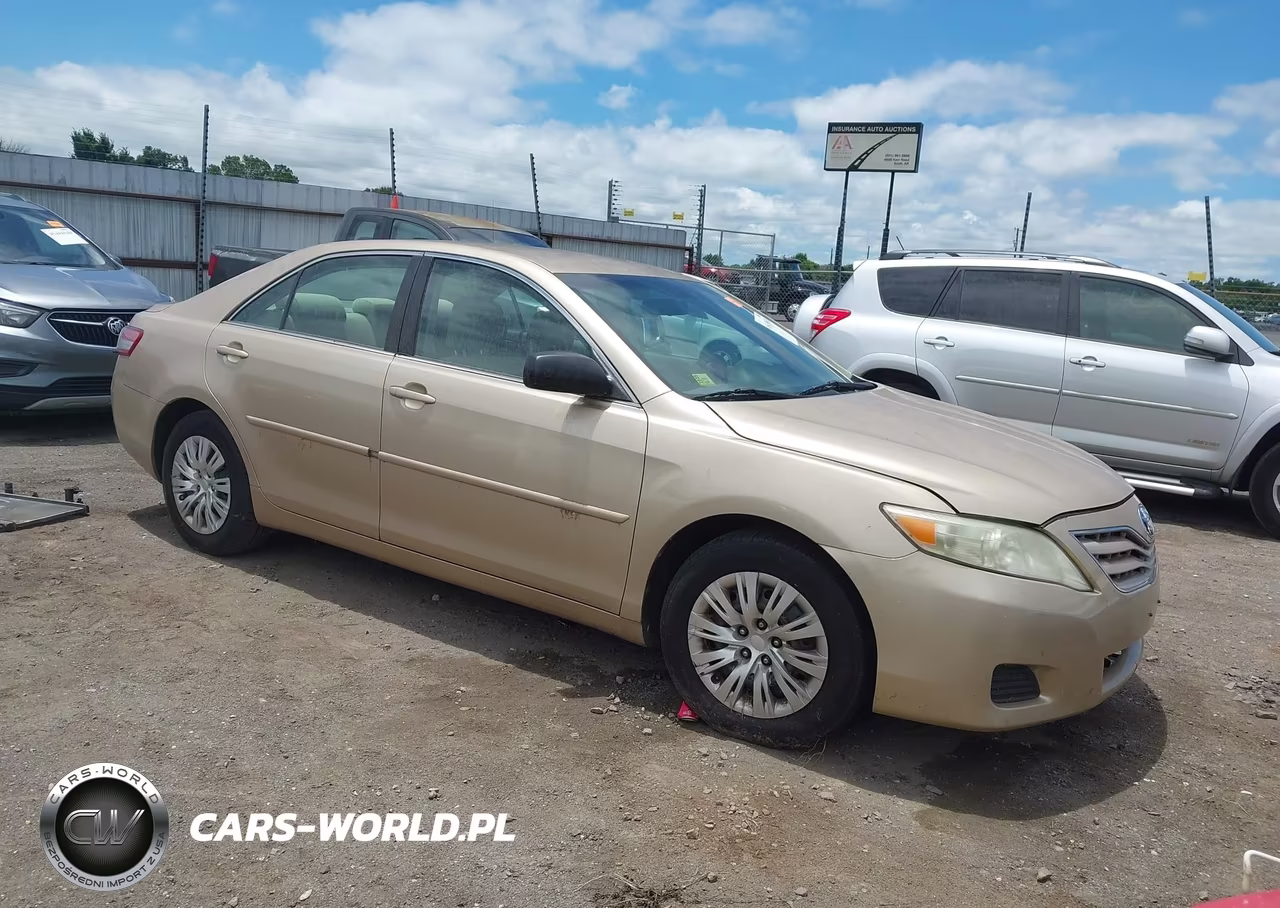 2010 Toyota Camry Le – zdjęcie 1 z 12