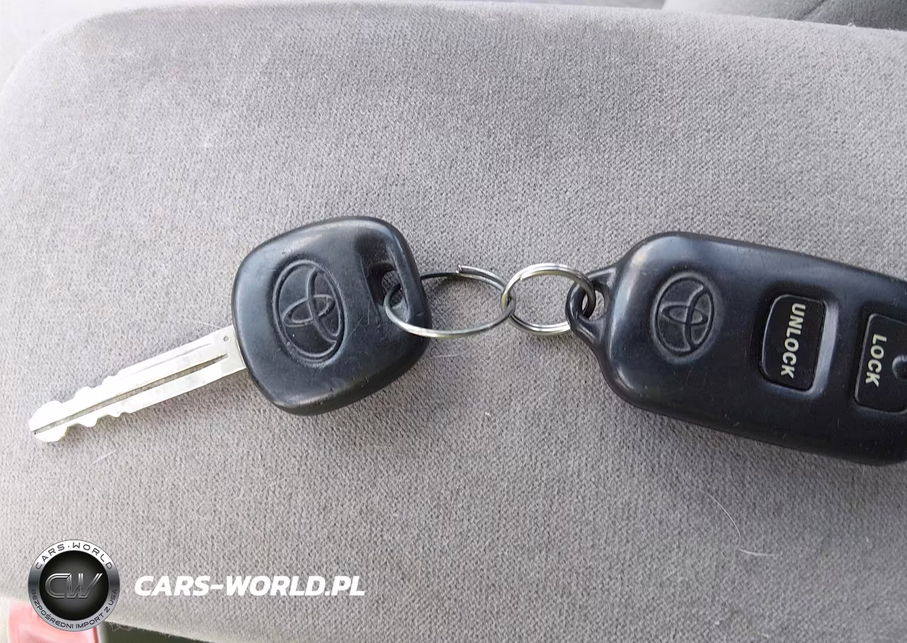 2007 Toyota Corolla Le VIN:1NXBR32E87Z804165 - 11
