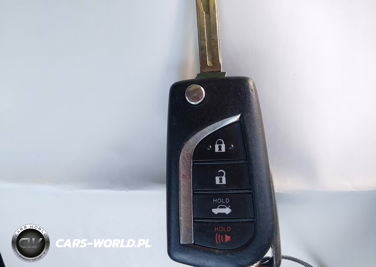 2018 Toyota Camry Le VIN:4T1B11HK2JU014702 - 11