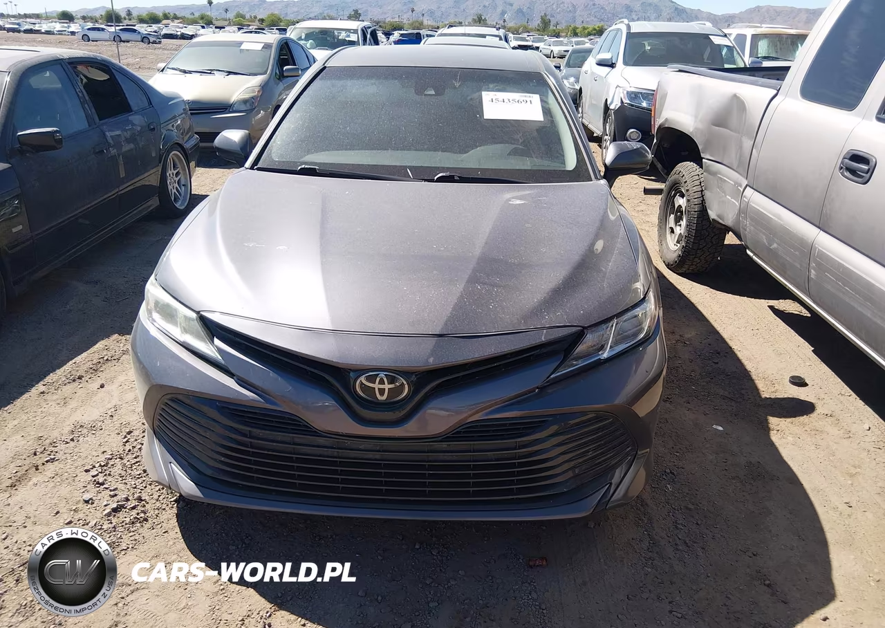 2018 Toyota Camry Le VIN:4T1B11HK2JU014702 - 12