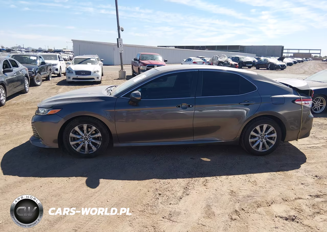 2018 Toyota Camry Le VIN:4T1B11HK2JU014702 - 14