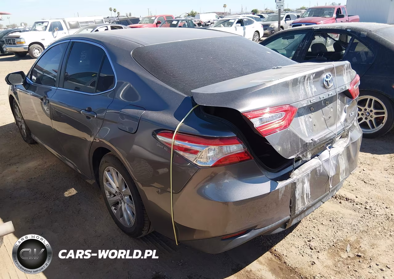 2018 Toyota Camry Le VIN:4T1B11HK2JU014702 - 3