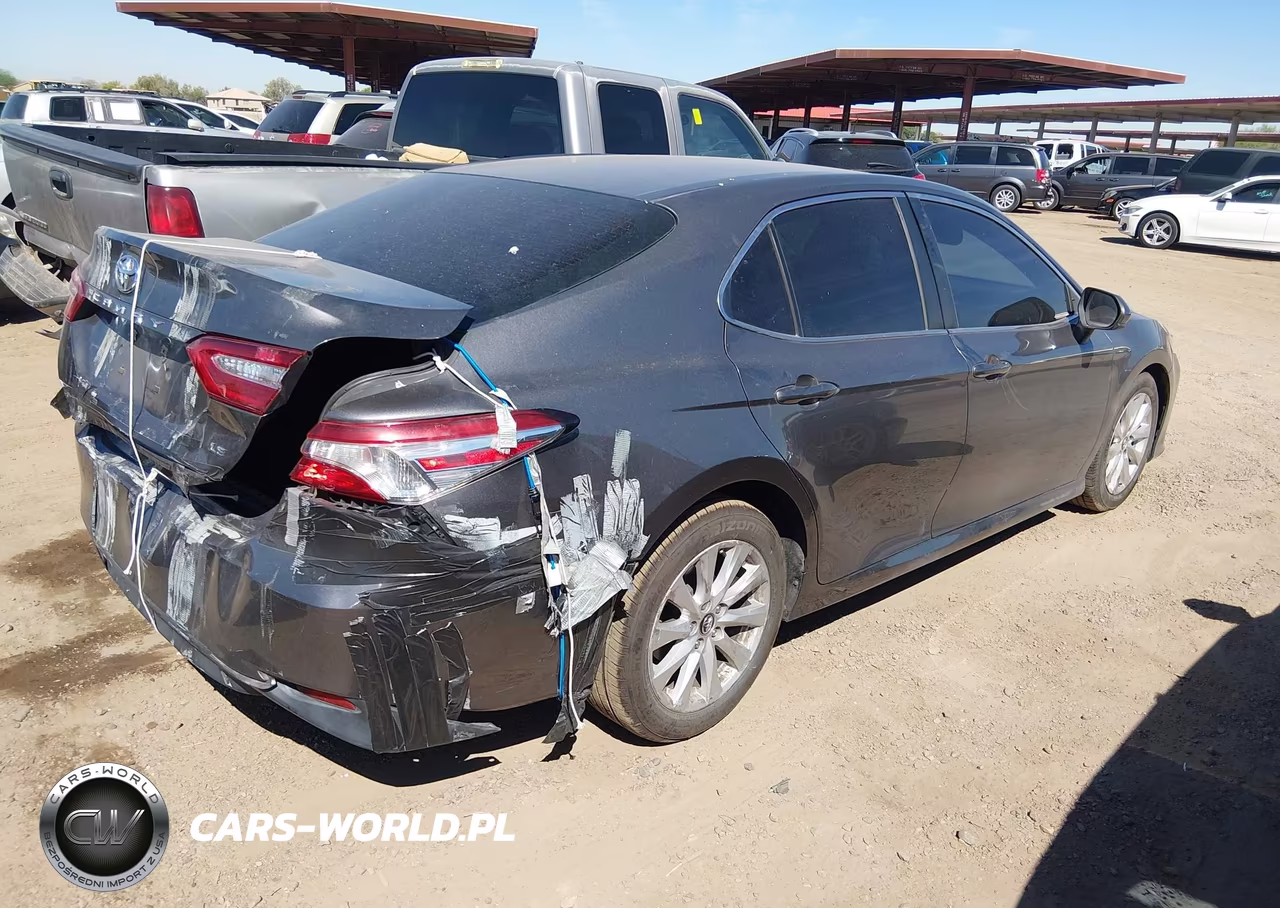 2018 Toyota Camry Le VIN:4T1B11HK2JU014702 - 4