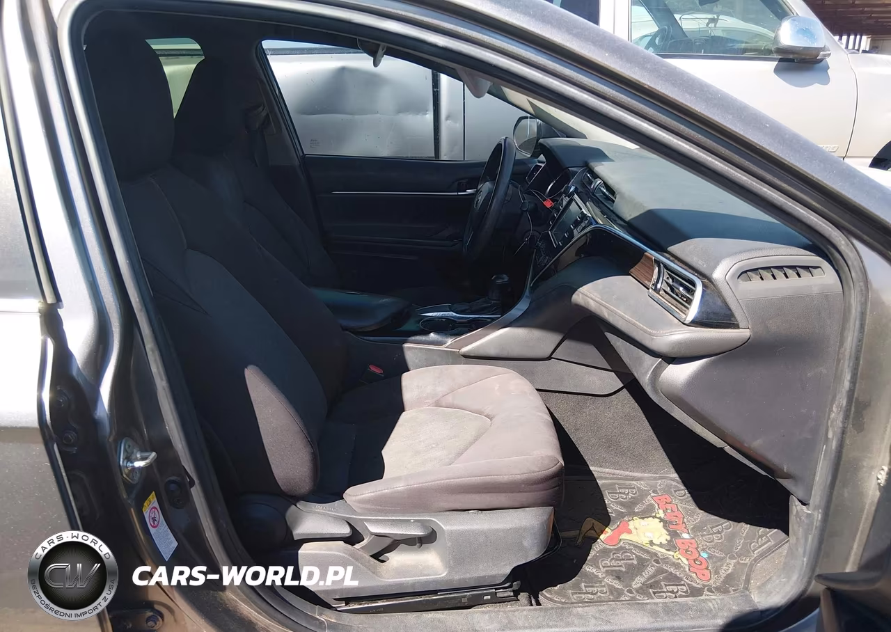 2018 Toyota Camry Le VIN:4T1B11HK2JU014702 - 5
