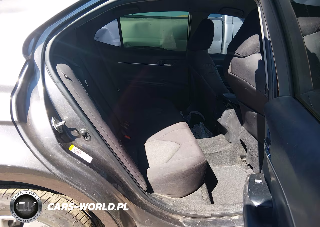 2018 Toyota Camry Le VIN:4T1B11HK2JU014702 - 8