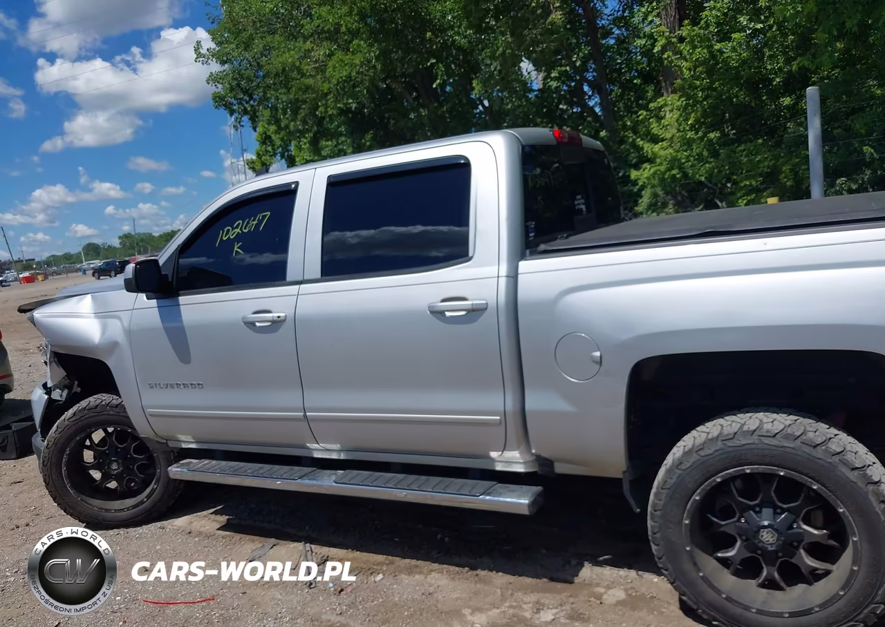 2018 Chevrolet Silverado 1500 Lt VIN:3GCUKRECXJG102647 - 14