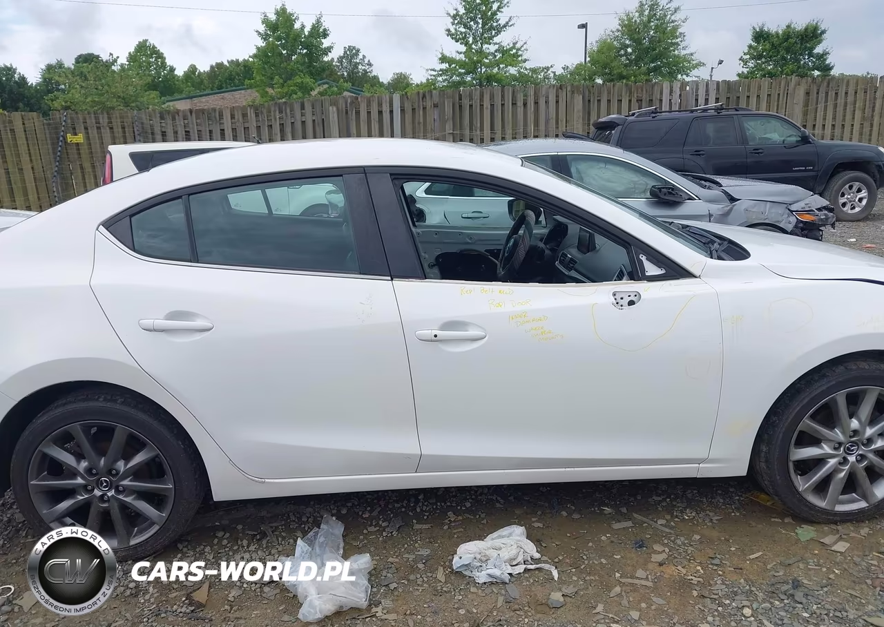 2018 Mazda Mazda3 Touring VIN:3MZBN1V32JM163456 - 14