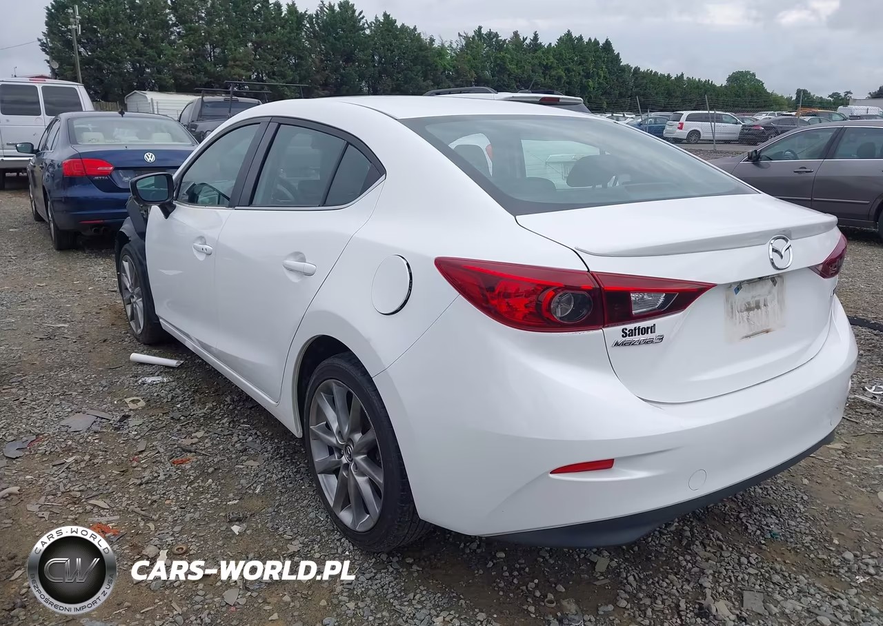 2018 Mazda Mazda3 Touring VIN:3MZBN1V32JM163456 - 3