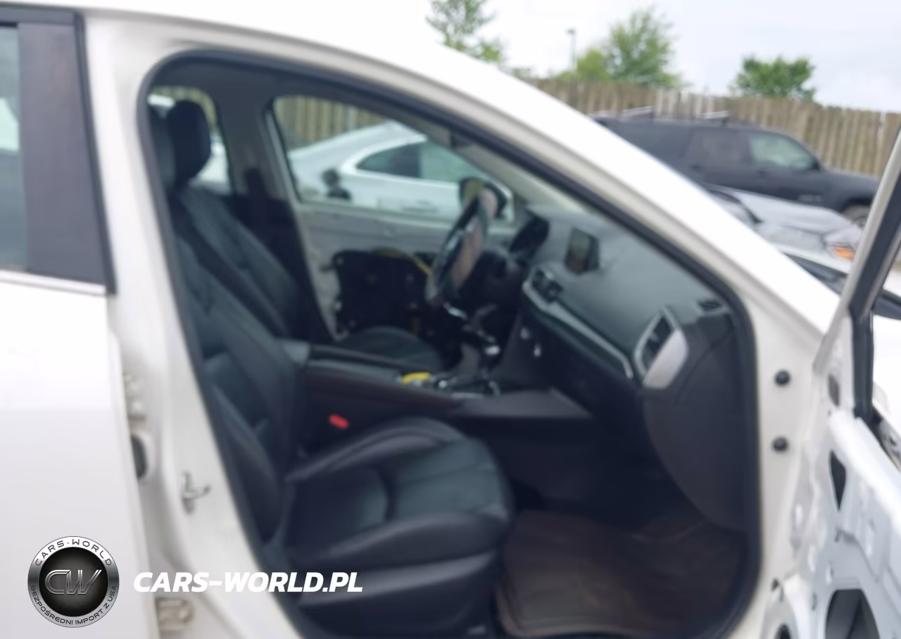 2018 Mazda Mazda3 Touring VIN:3MZBN1V32JM163456 - 5