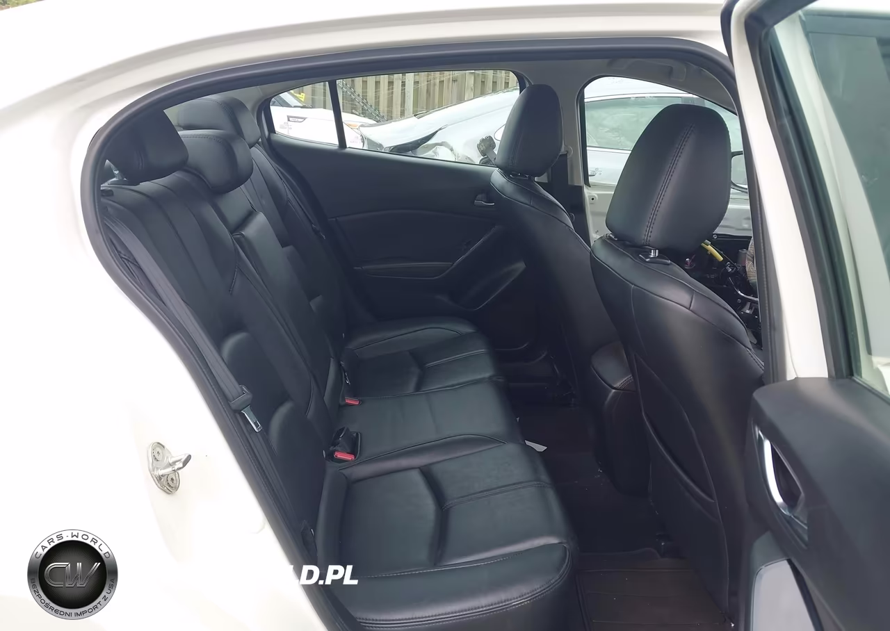 2018 Mazda Mazda3 Touring VIN:3MZBN1V32JM163456 - 8