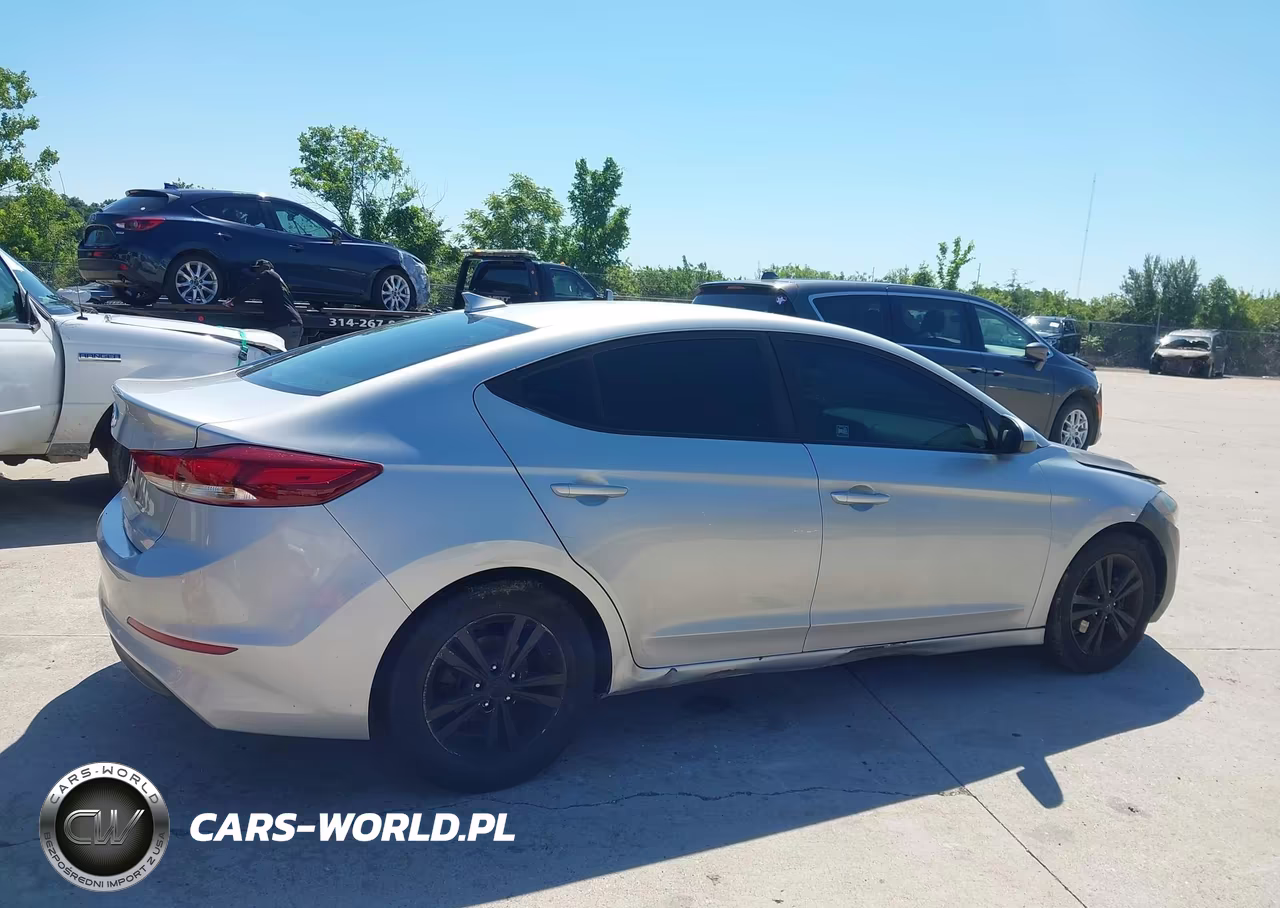 2018 Hyundai Elantra Sel VIN:5NPD84LF4JH397749 - 13