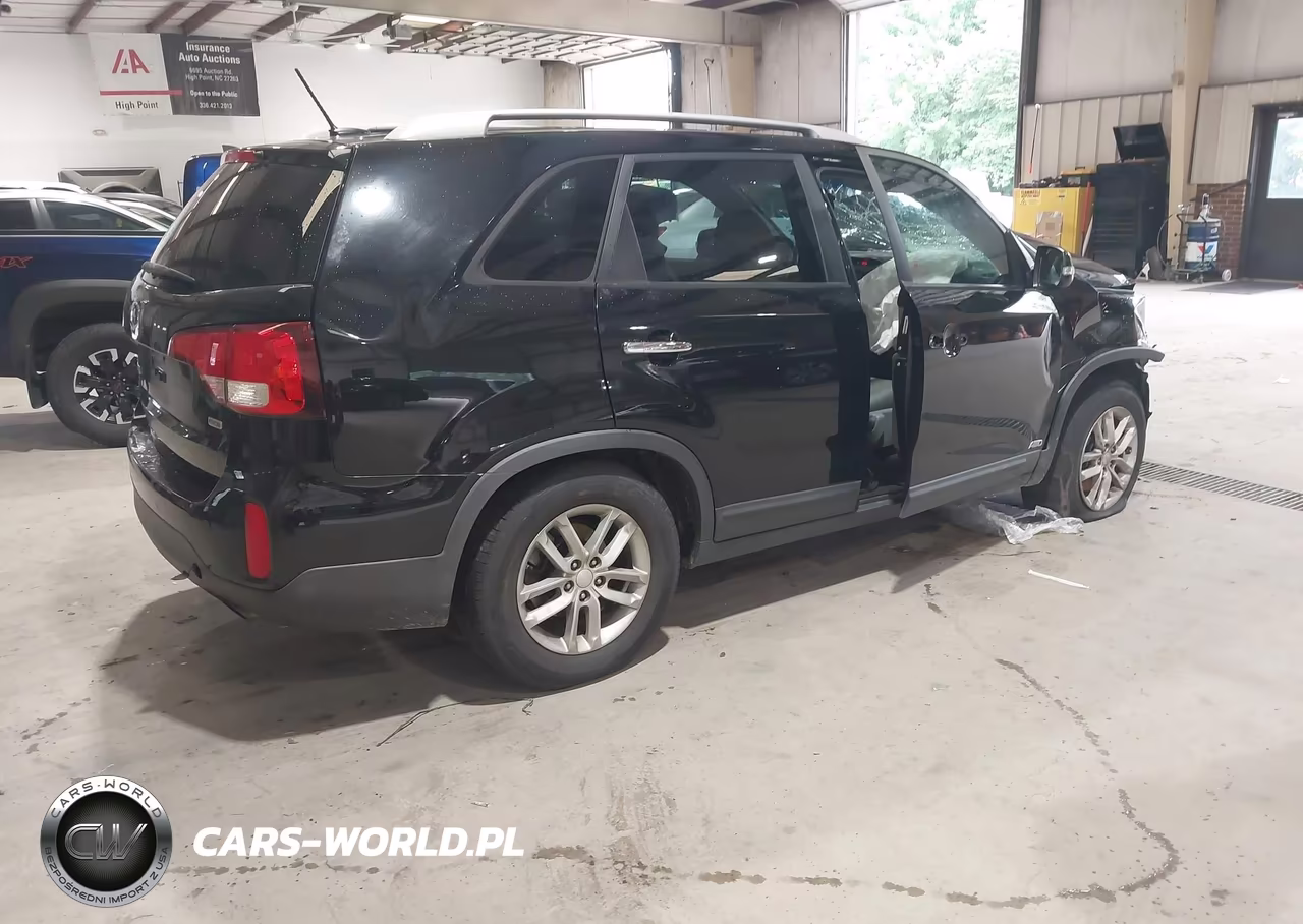 2015 Kia Sorento Lx VIN:5XYKTCA69FG633796 - 4