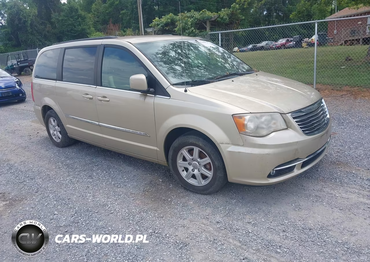 2011 Chrysler Town & Country Touring – zdjęcie 1 z 12
