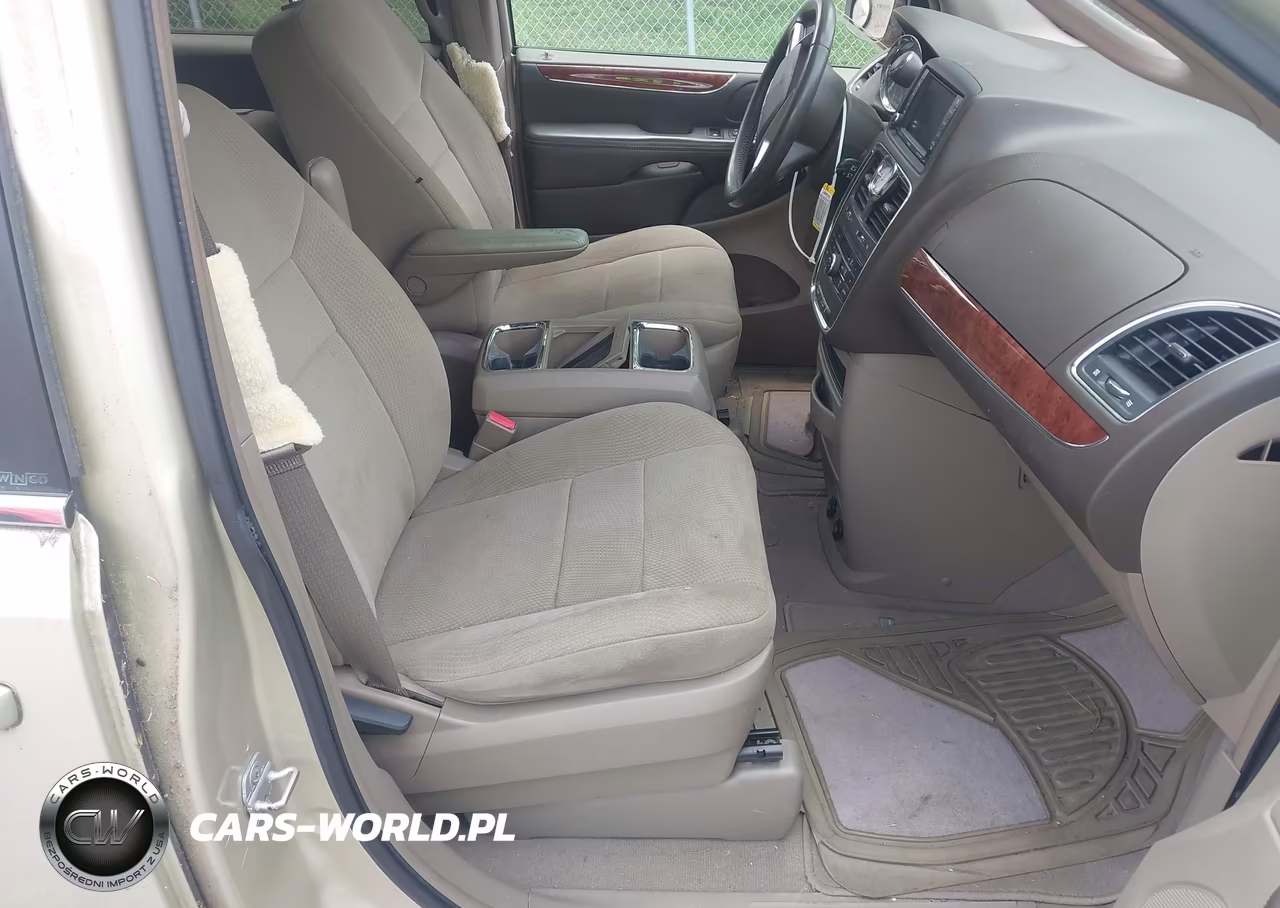 2011 Chrysler Town & Country Touring VIN:2A4RR5DGXBR605132 - 5