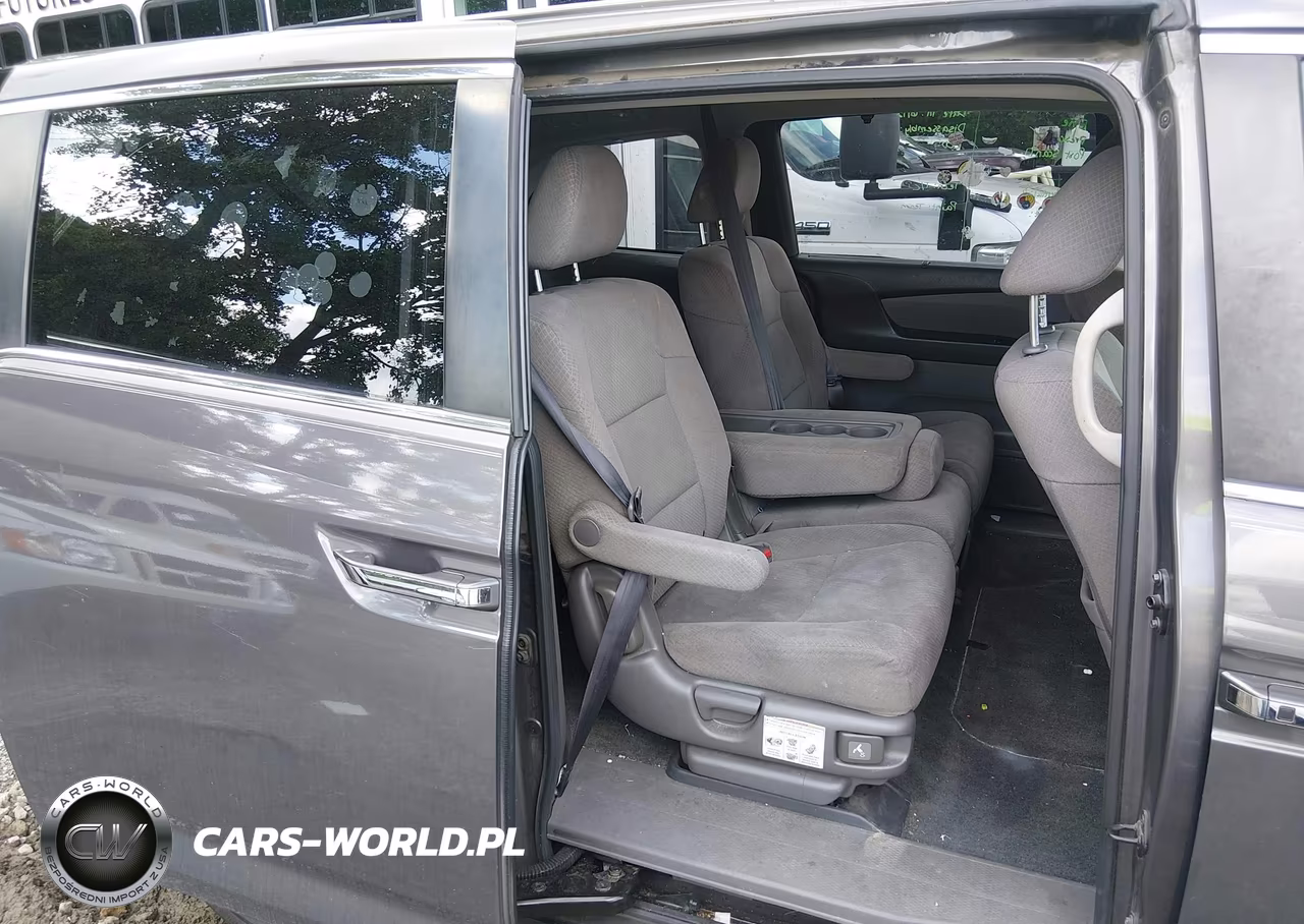 2016 Honda Odyssey Se VIN:5FNRL5H32GB129413 - 8