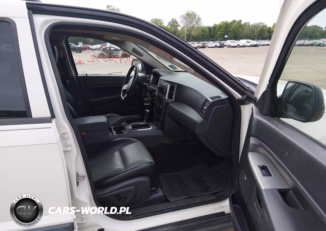 2008 Jeep Grand Cherokee Laredo VIN:1J8GR48KX8C246414 - 5