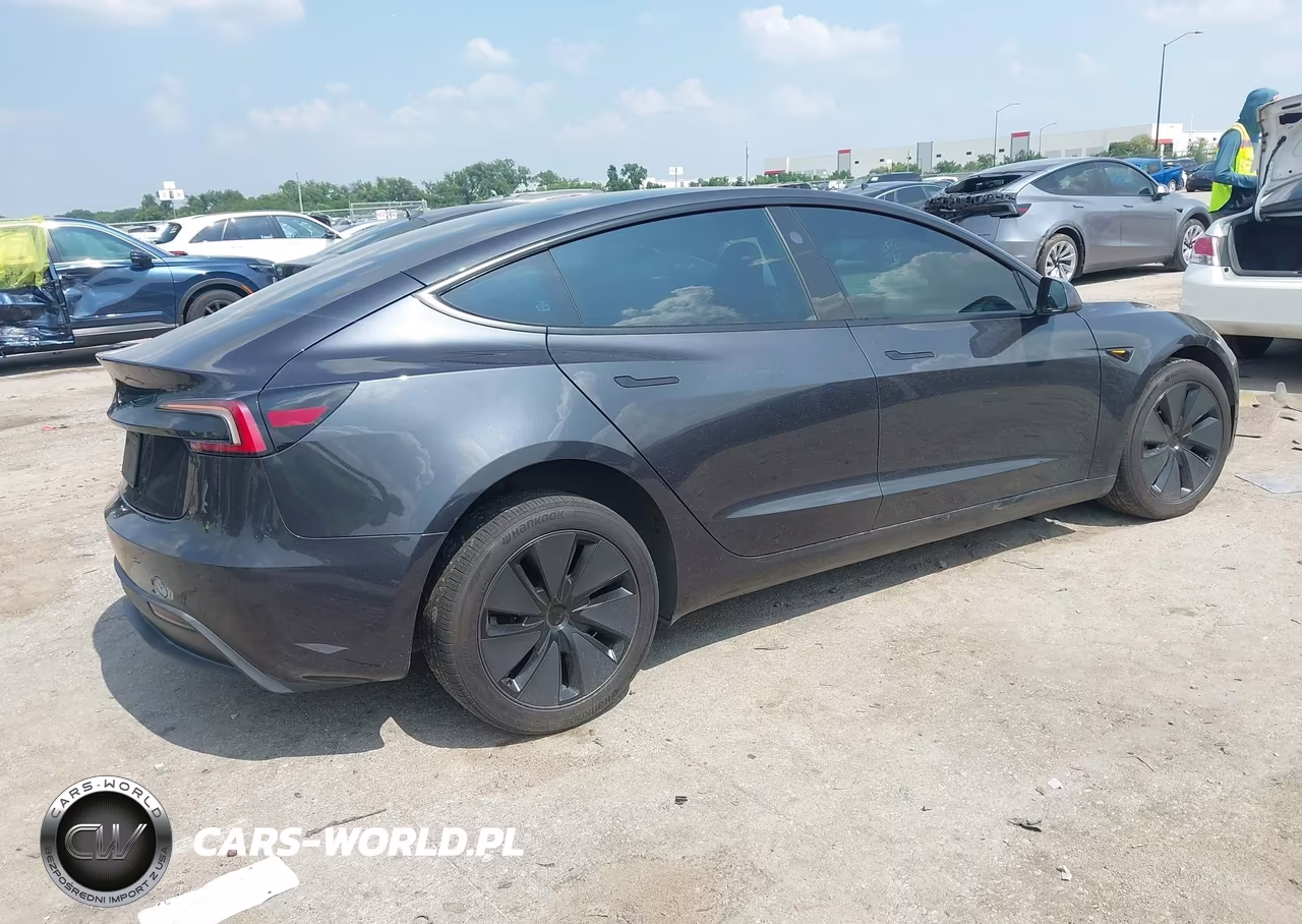 2025 Tesla Model 3 Long Range Rear-Wheel Drive-Standard Rear-Wheel Drive VIN:5YJ3E1EAXSF061589 - 4