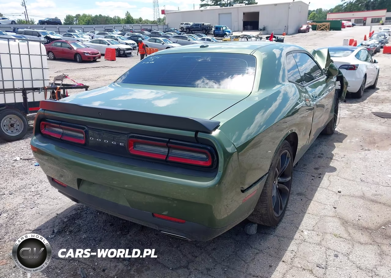 2018 Dodge Challenger Sxt VIN:2C3CDZAG5JH333734 - 4