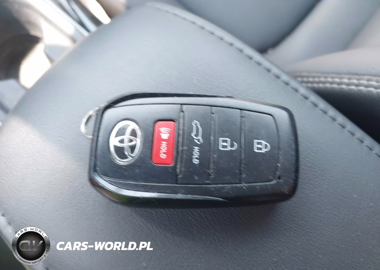 2022 Toyota Corolla Cross Xle VIN:7MUDAABG7NV011604 - 11