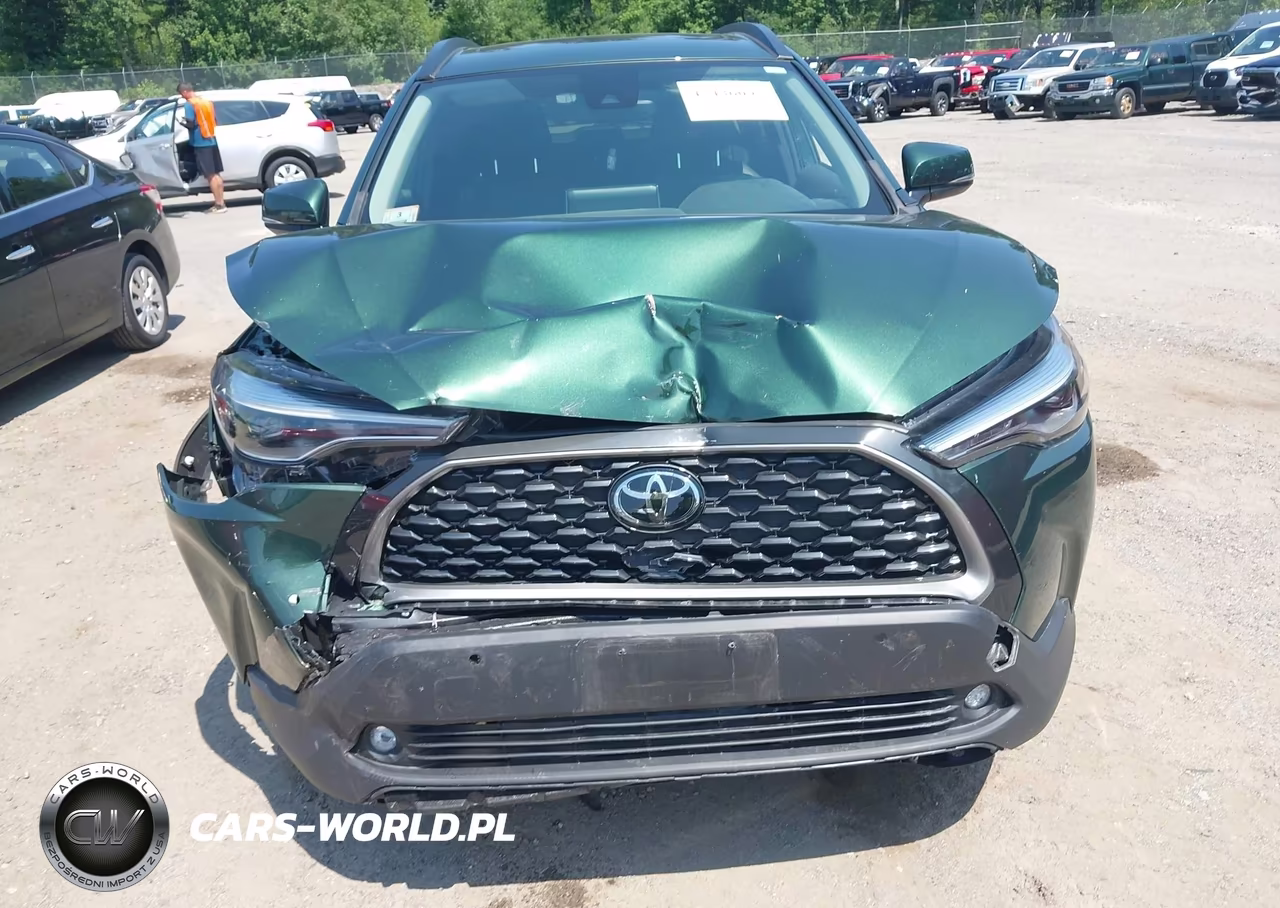 2022 Toyota Corolla Cross Xle VIN:7MUDAABG7NV011604 - 13