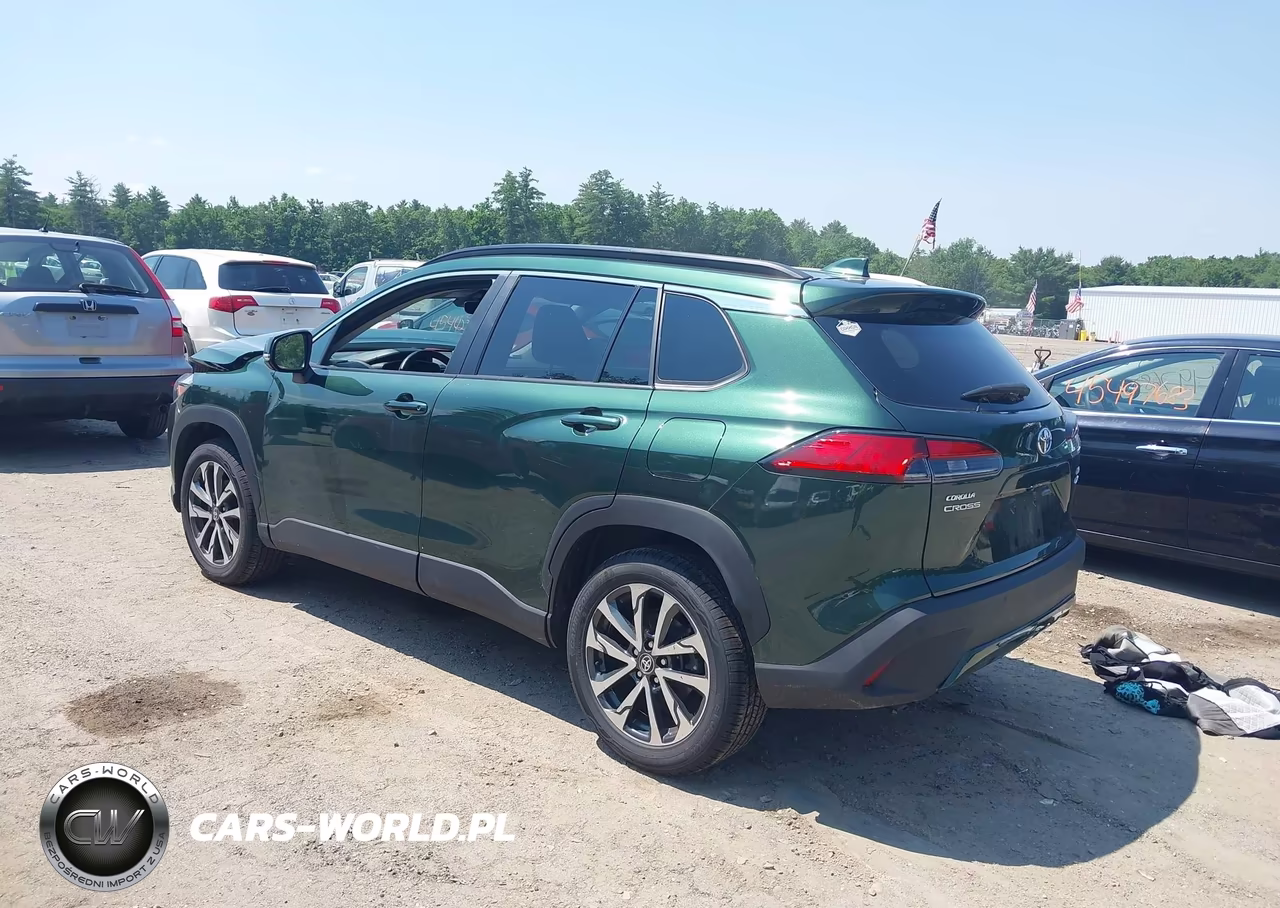 2022 Toyota Corolla Cross Xle VIN:7MUDAABG7NV011604 - 3