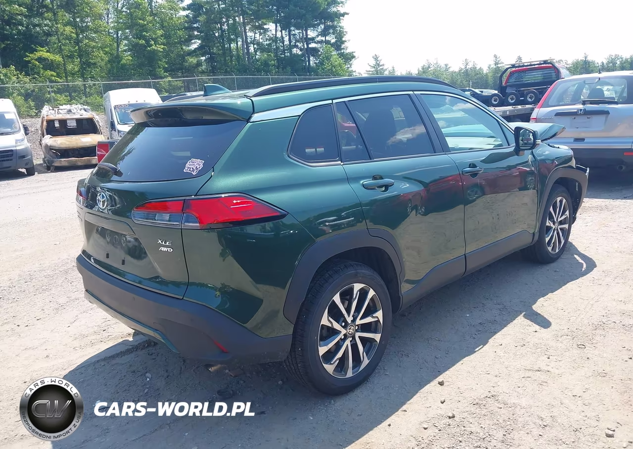 2022 Toyota Corolla Cross Xle VIN:7MUDAABG7NV011604 - 4