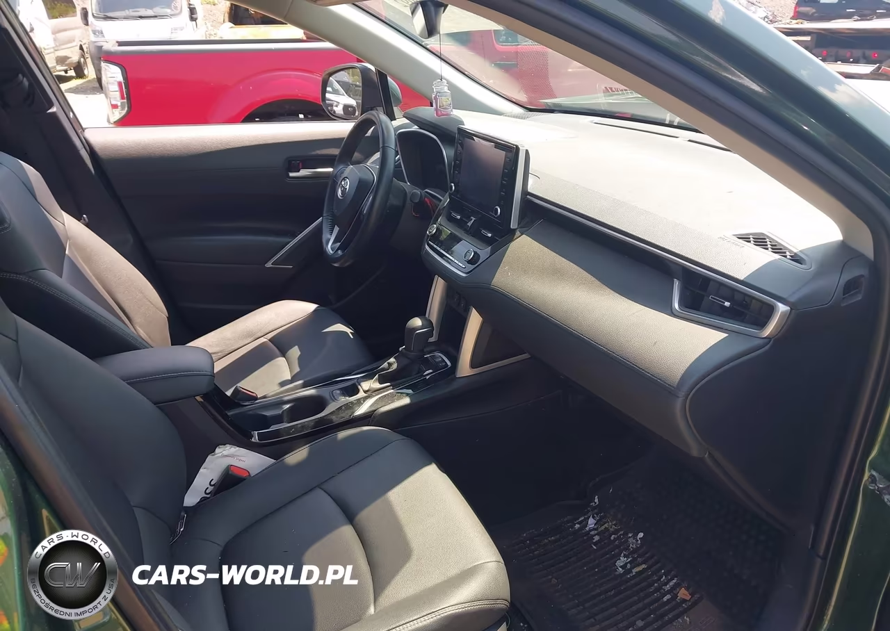 2022 Toyota Corolla Cross Xle VIN:7MUDAABG7NV011604 - 5