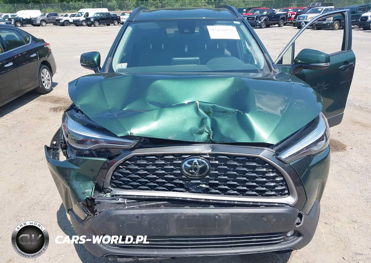 2022 Toyota Corolla Cross Xle VIN:7MUDAABG7NV011604 - 6