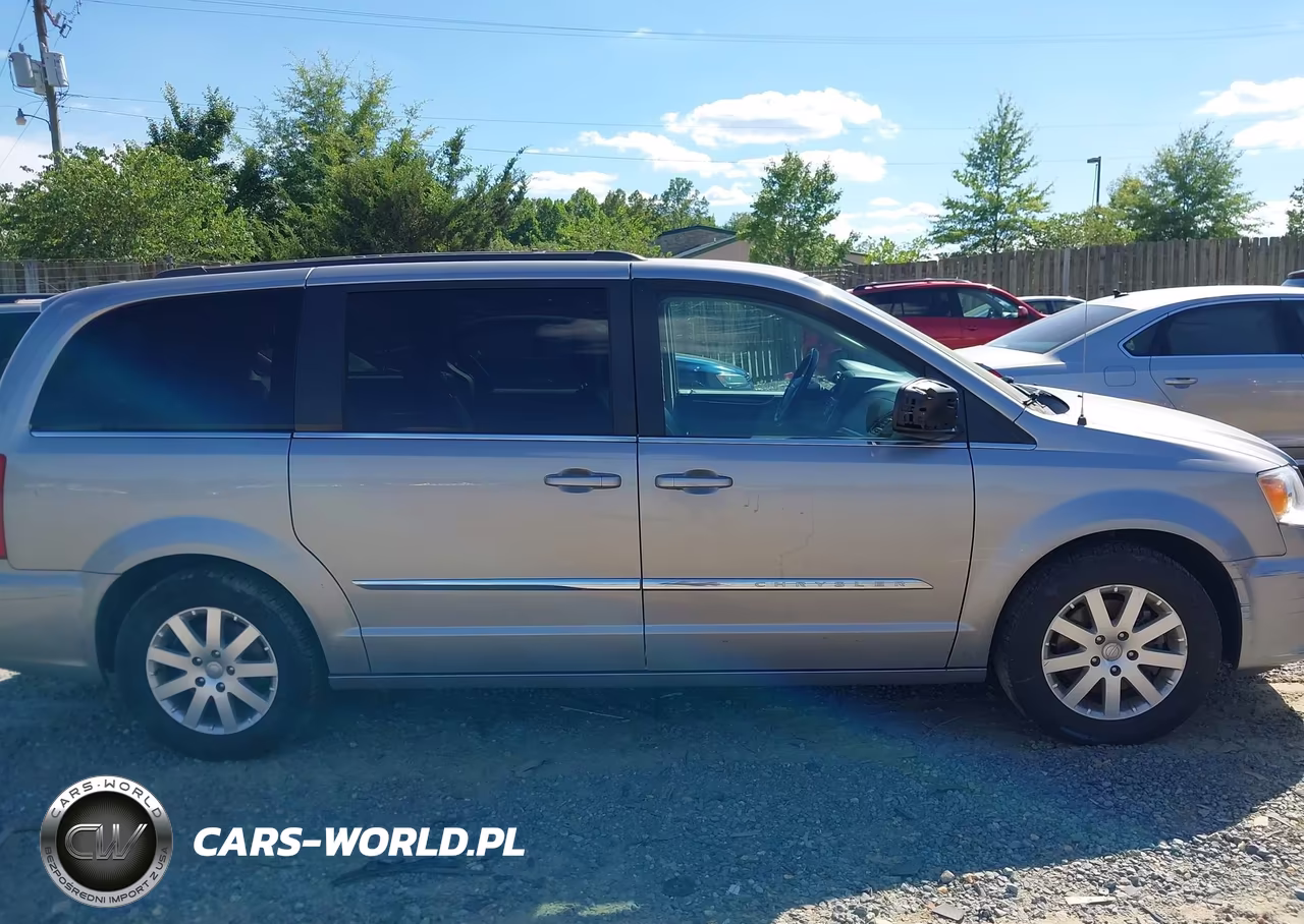 2016 Chrysler Town & Country Touring VIN:2C4RC1BG9GR267555 - 13