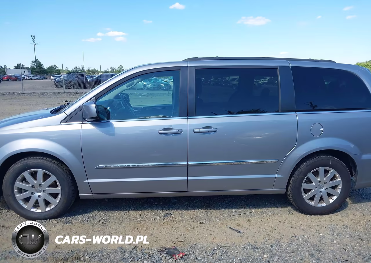 2016 Chrysler Town & Country Touring VIN:2C4RC1BG9GR267555 - 14