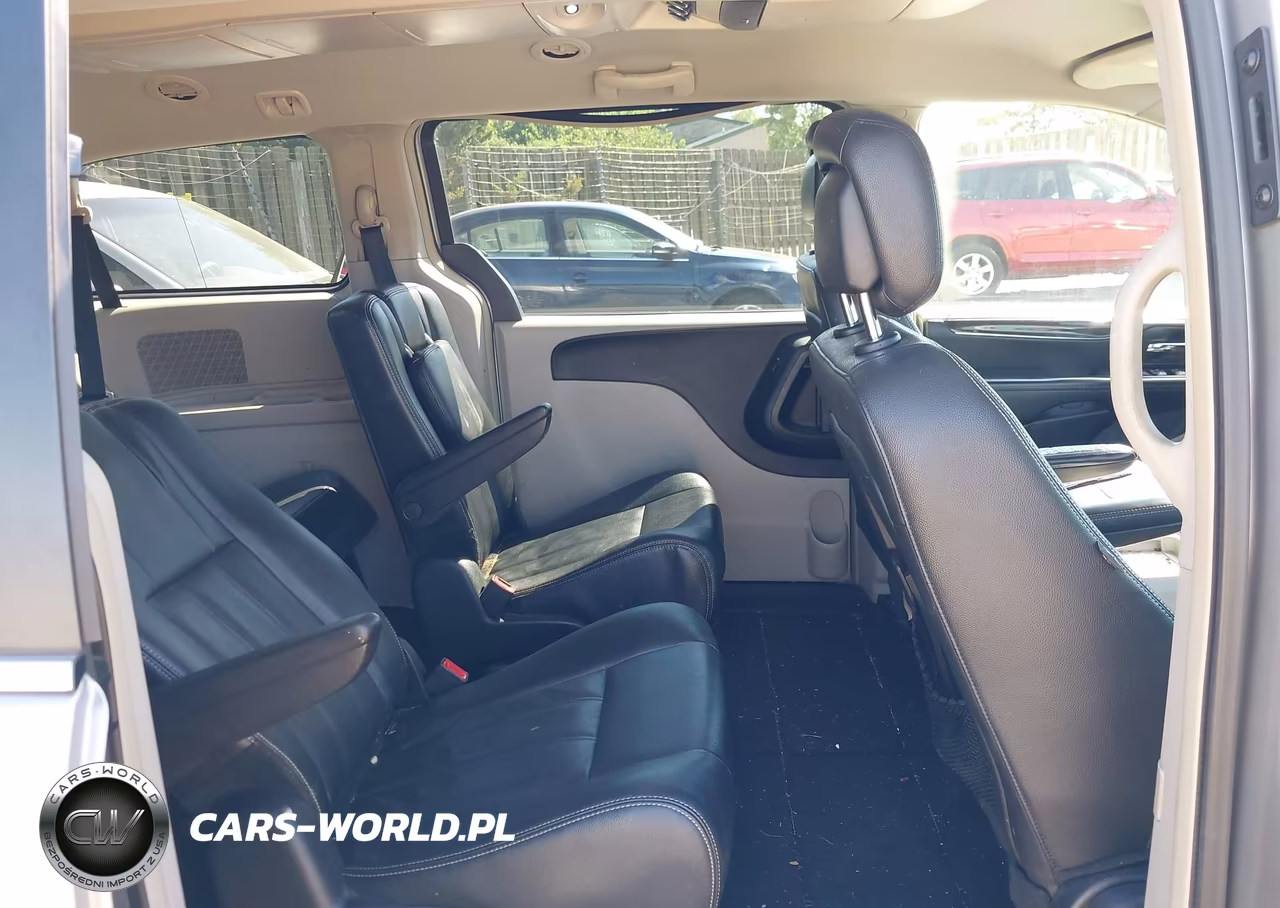 2016 Chrysler Town & Country Touring VIN:2C4RC1BG9GR267555 - 8