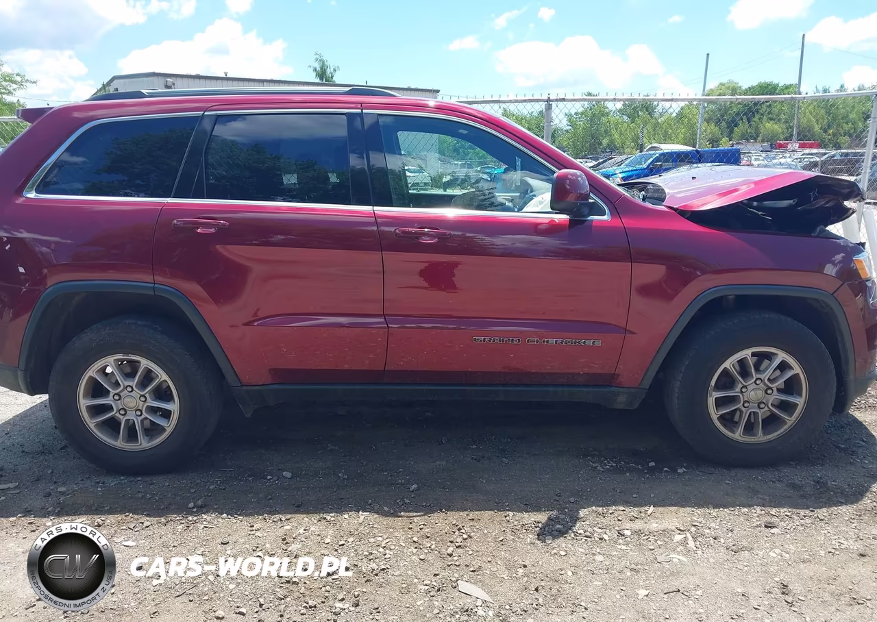 2018 Jeep Grand Cherokee Laredo E 4X4 VIN:1C4RJFAG2JC223322 - 13