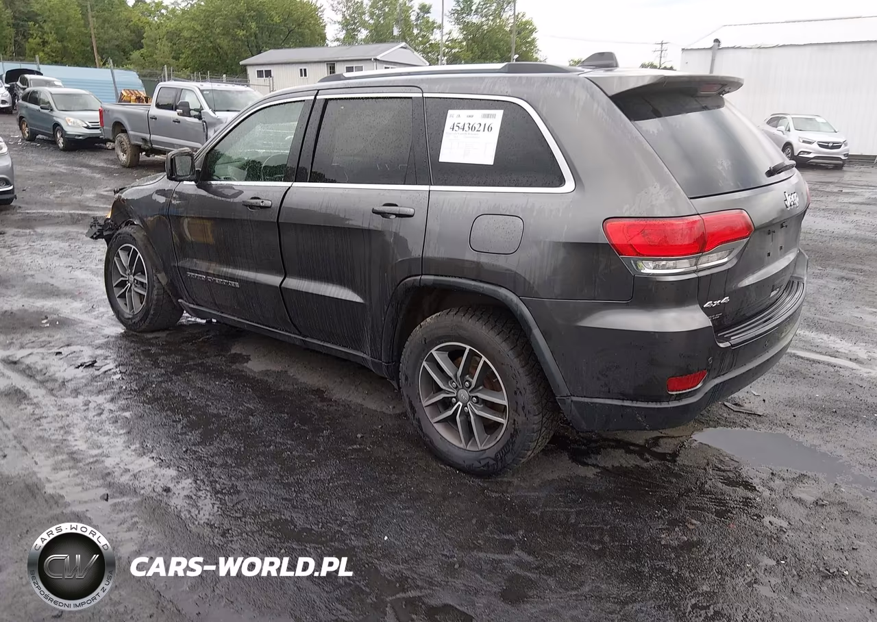 2018 Jeep Grand Cherokee Laredo E 4X4 VIN:1C4RJFAG3JC406258 - 3