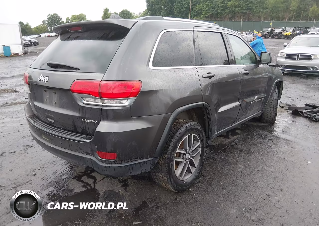 2018 Jeep Grand Cherokee Laredo E 4X4 VIN:1C4RJFAG3JC406258 - 4