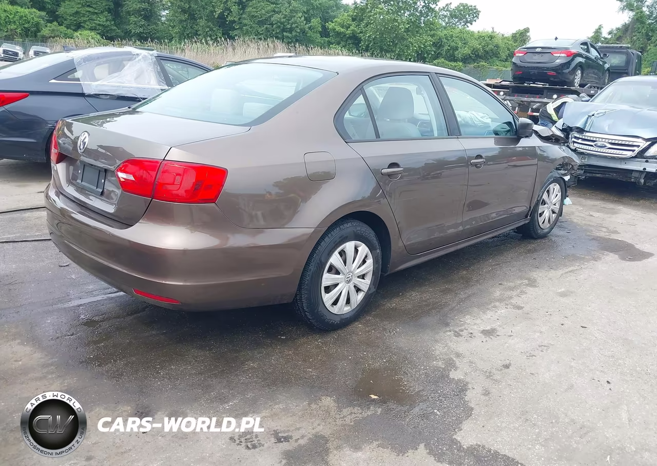 2013 Volkswagen Jetta 2.0L S VIN:3VW2K7AJ9DM401212 - 4