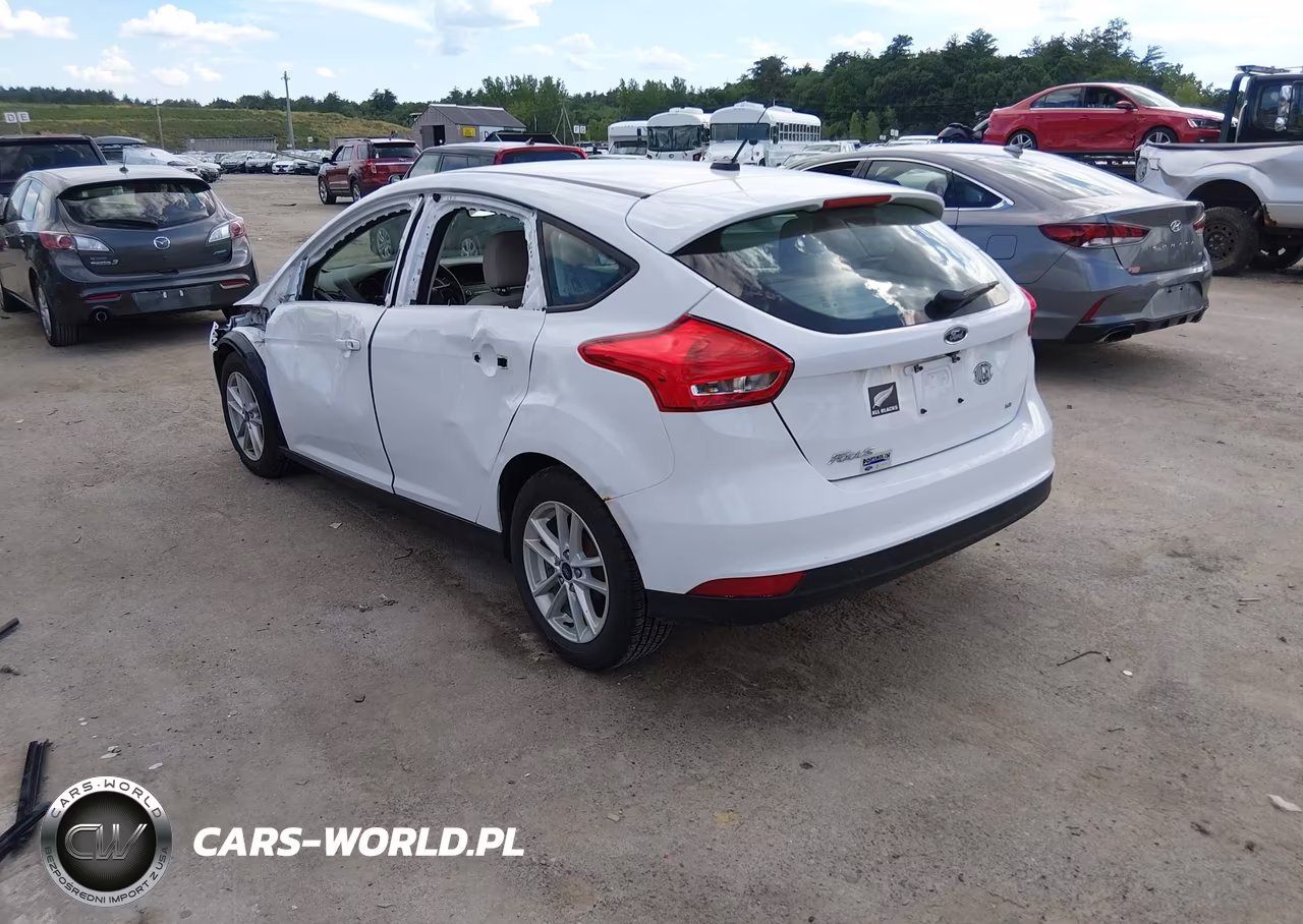 2017 Ford Focus Se VIN:1FADP3K2XHL316549 - 3
