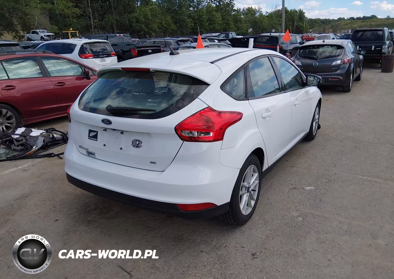 2017 Ford Focus Se VIN:1FADP3K2XHL316549 - 4