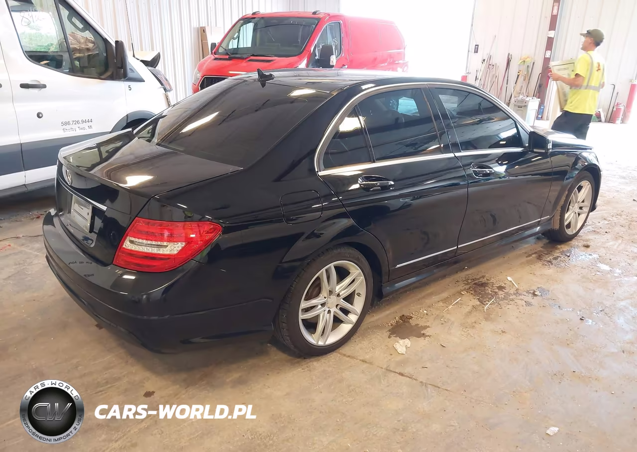 2014 Mercedes-Benz C 250 Sport VIN:WDDGF4HB2ER310542 - 4