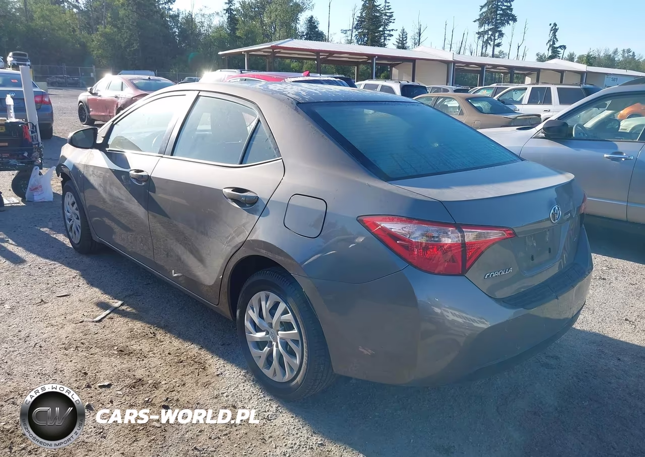 2017 Toyota Corolla Le VIN:2T1BURHE4HC932995 - 3
