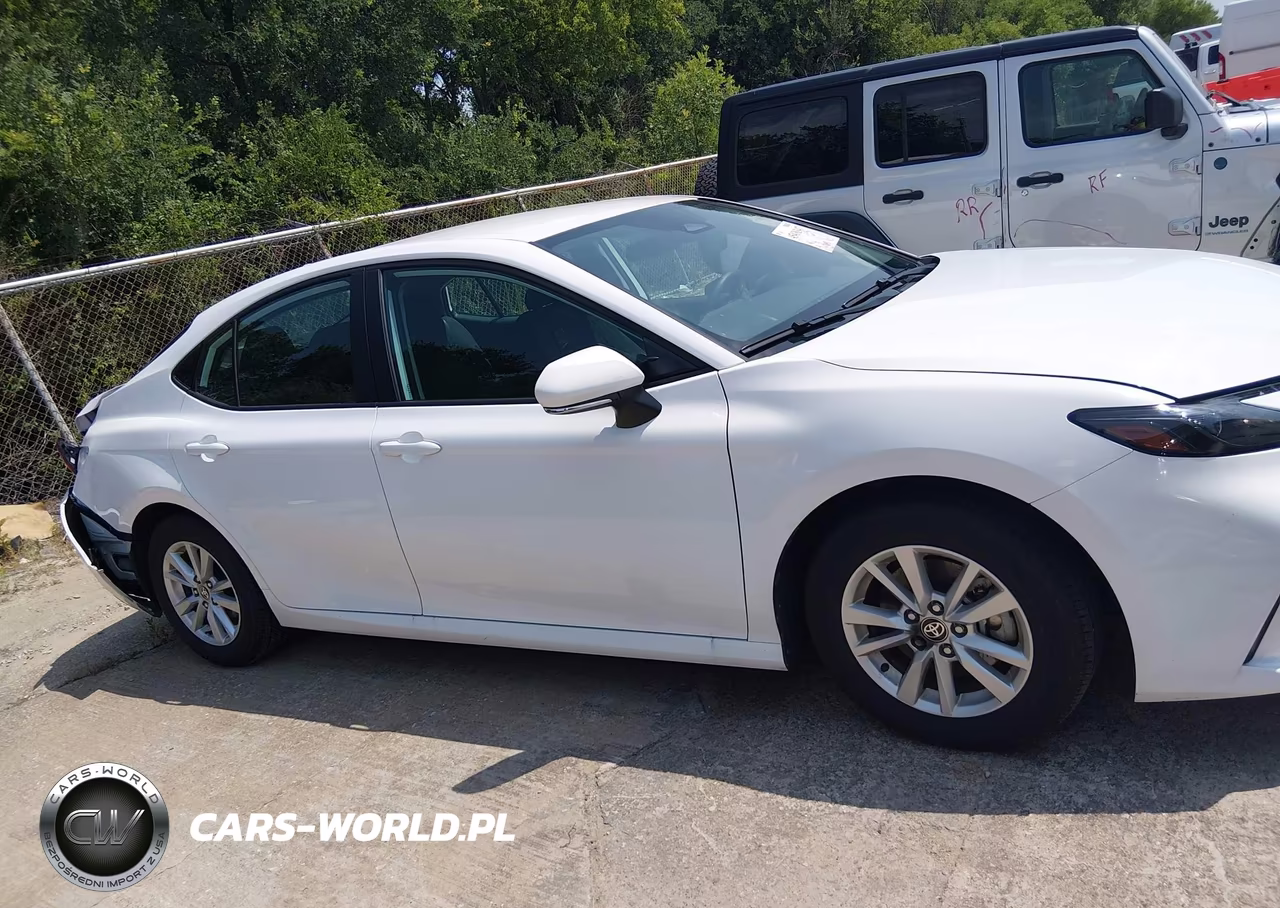 2026 Toyota Camry Le VIN:4T1DAACK0TU674045 - 13