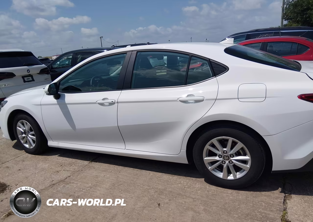 2026 Toyota Camry Le VIN:4T1DAACK0TU674045 - 14
