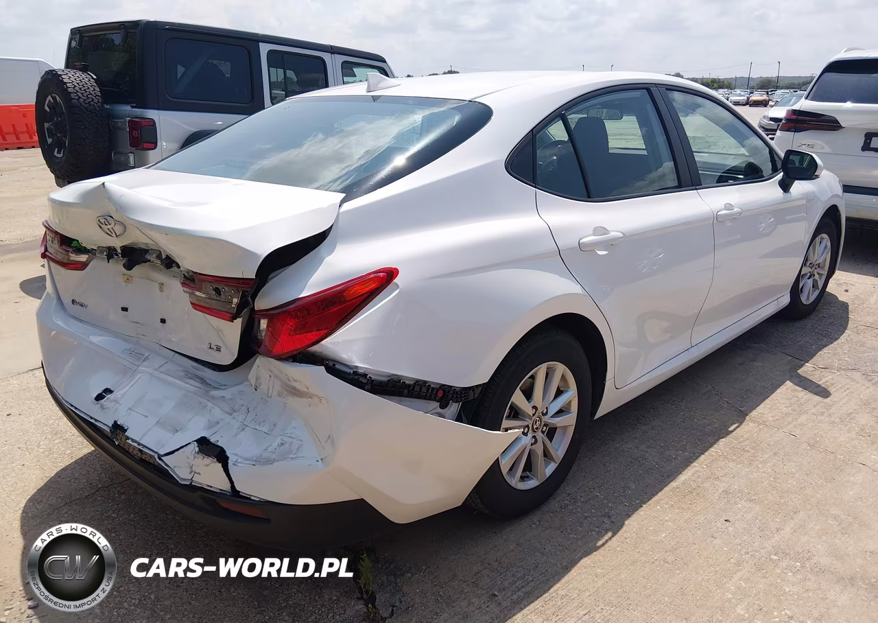 2026 Toyota Camry Le VIN:4T1DAACK0TU674045 - 4