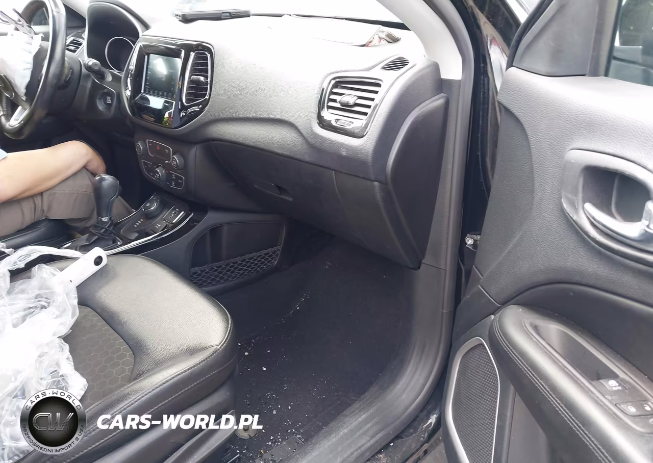 2020 Jeep Compass Altitude 4X4 VIN:3C4NJDBB2LT204895 - 5