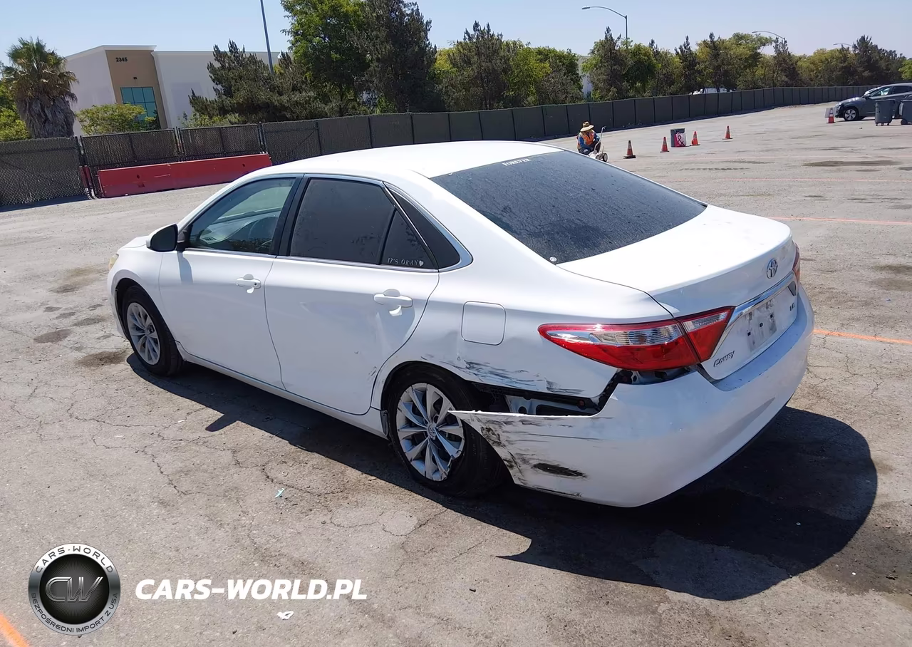 2017 Toyota Camry Le VIN:4T1BF1FK1HU644144 - 3