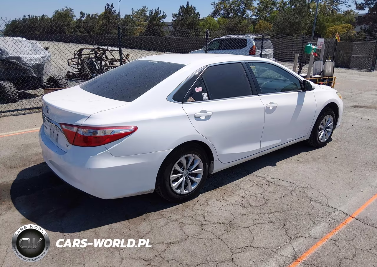 2017 Toyota Camry Le VIN:4T1BF1FK1HU644144 - 4