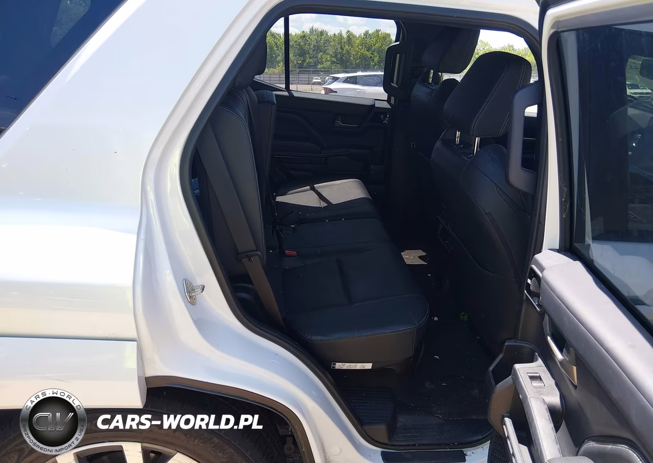 2025 Toyota 4Runner Limited VIN:JTEVA5BR2S5023194 - 8