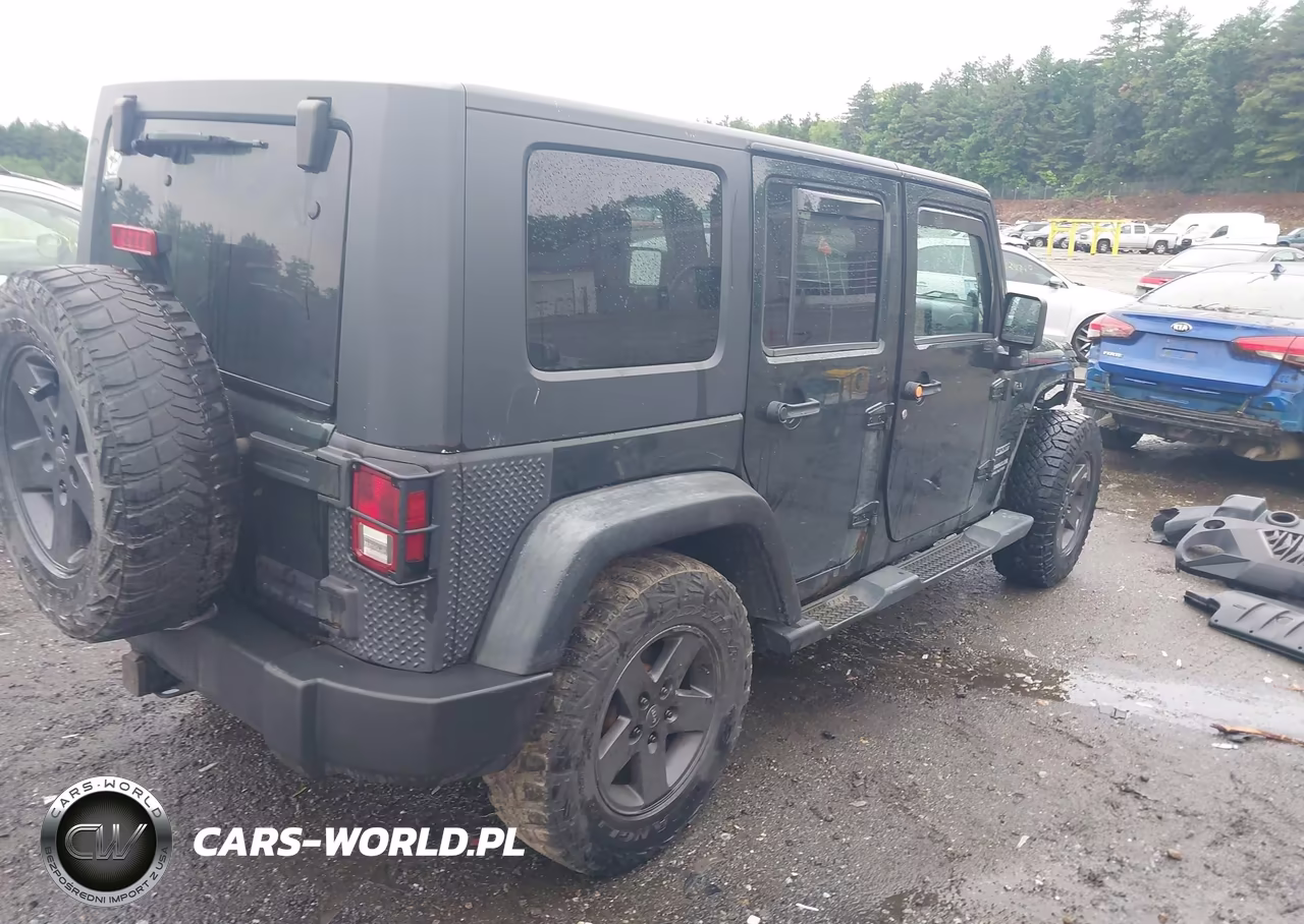 2010 Jeep Wrangler Unlimited Sport VIN:1J4BA3H12AL127542 - 4