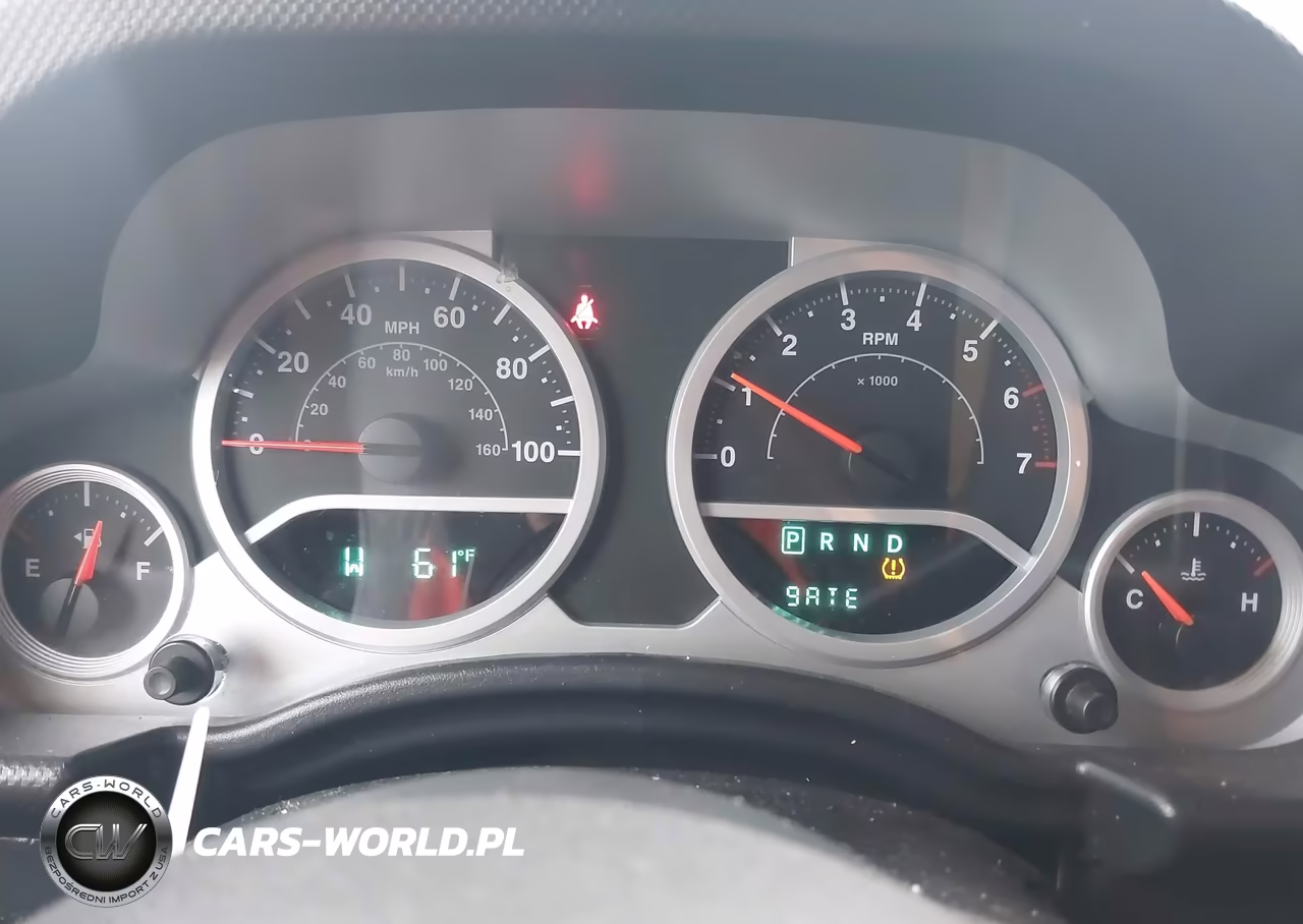 2010 Jeep Wrangler Unlimited Sport VIN:1J4BA3H12AL127542 - 7