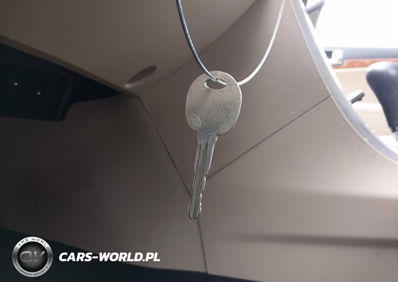 2009 Hyundai Sonata Limited VIN:5NPEU46C19H566106 - 11