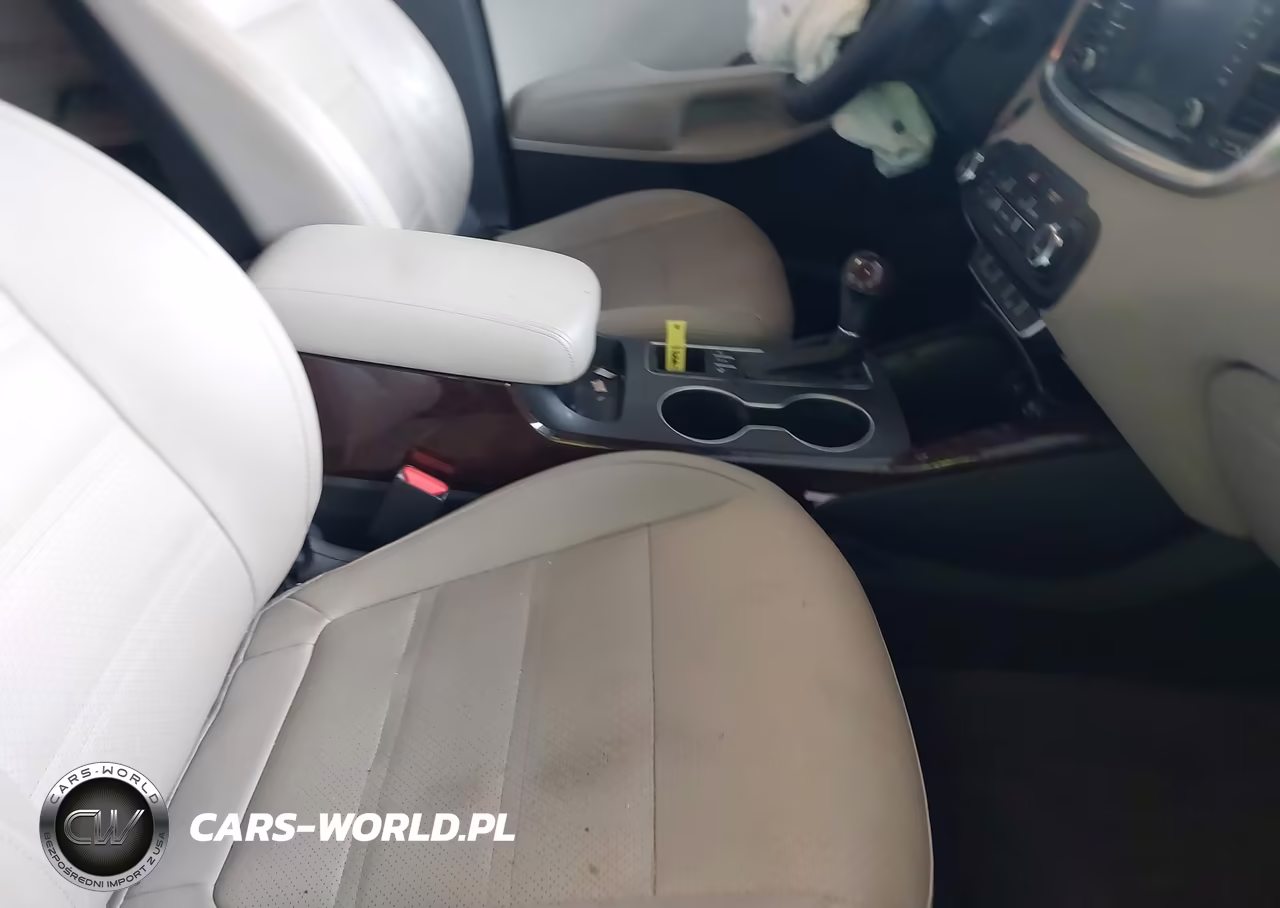 2017 Kia Sorento 3.3L Ex VIN:5XYPHDA51HG322211 - 5